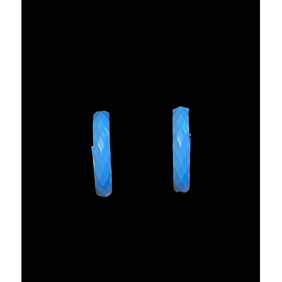 Vintage Pair of Sky Blue 1" Lightweight Painted Textured Aluminum Hoop Earrings - Picture 1 of 2
